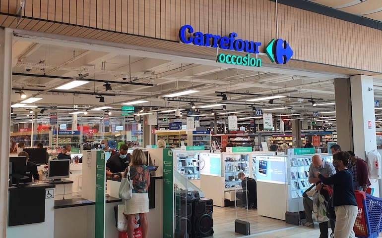 Carrefour_convenience_store.jpg