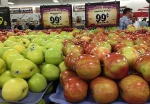 Apples on sale at Sprouts Farmers Market.