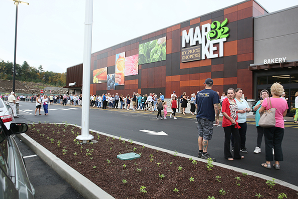 Customers attend a preview party of the 54,000-square-foot store. (Photos courtesy of Price Chopper)
