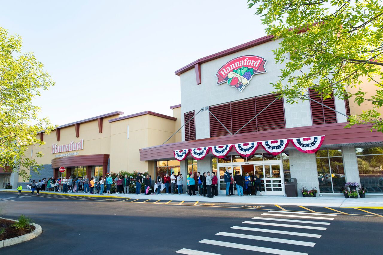 Customers were lining up to see what was inside Hannaford's new prototype.