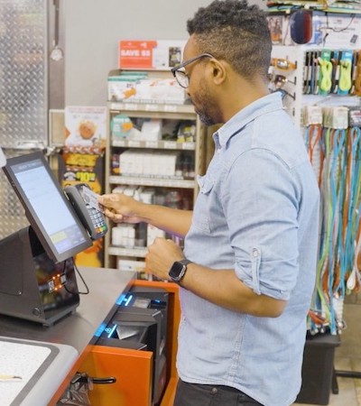 Circle K smart checkout-customer-credit card.jpg