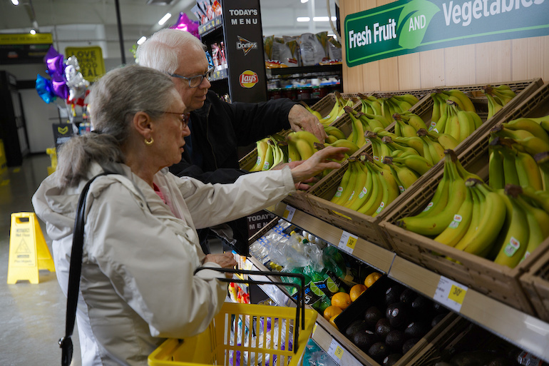 Dollar General produce shoppers.jpg