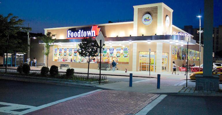 Foodtown_storefront-evening.jpg