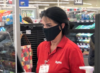 Hy-Vee cashier-face mask-coronavirus