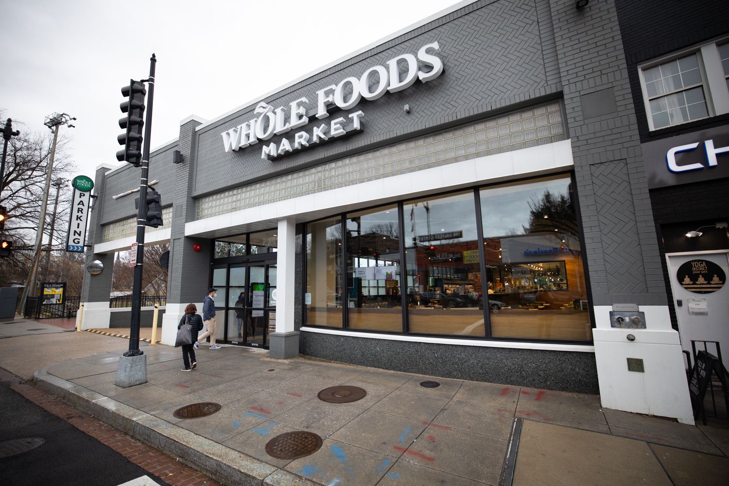 Whole Foods' new store features Just Walk Out Shopping ...
