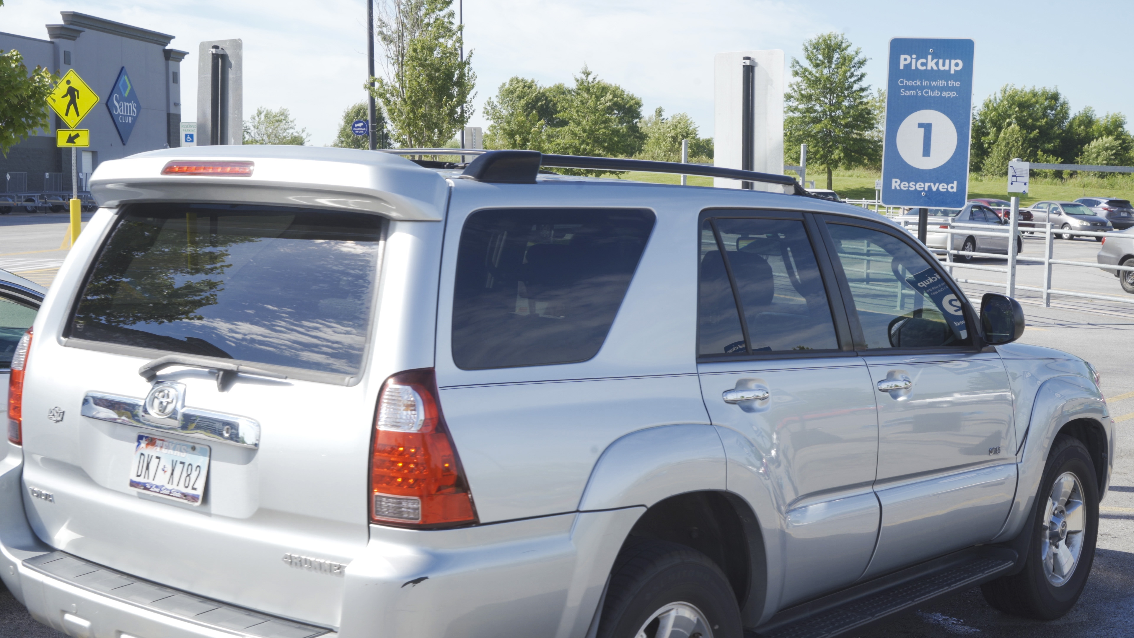 Sams_Club-curbside_pickup-parking_spot.jpg