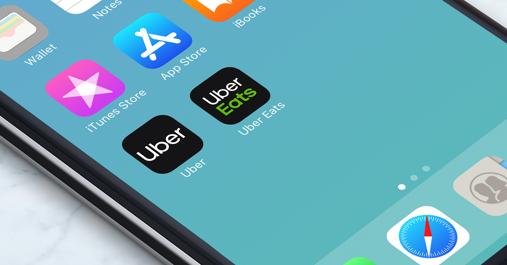 Uber_Eats_app-Uber_app-smarphone.jpg