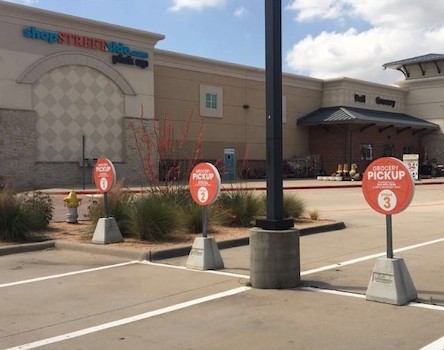 United_Supermarkets-StreetSide_Pickup_parking_spaces.jpg