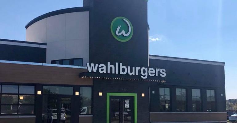 Hy-Vee_Wahlburgers_Olathe_KS.jpg