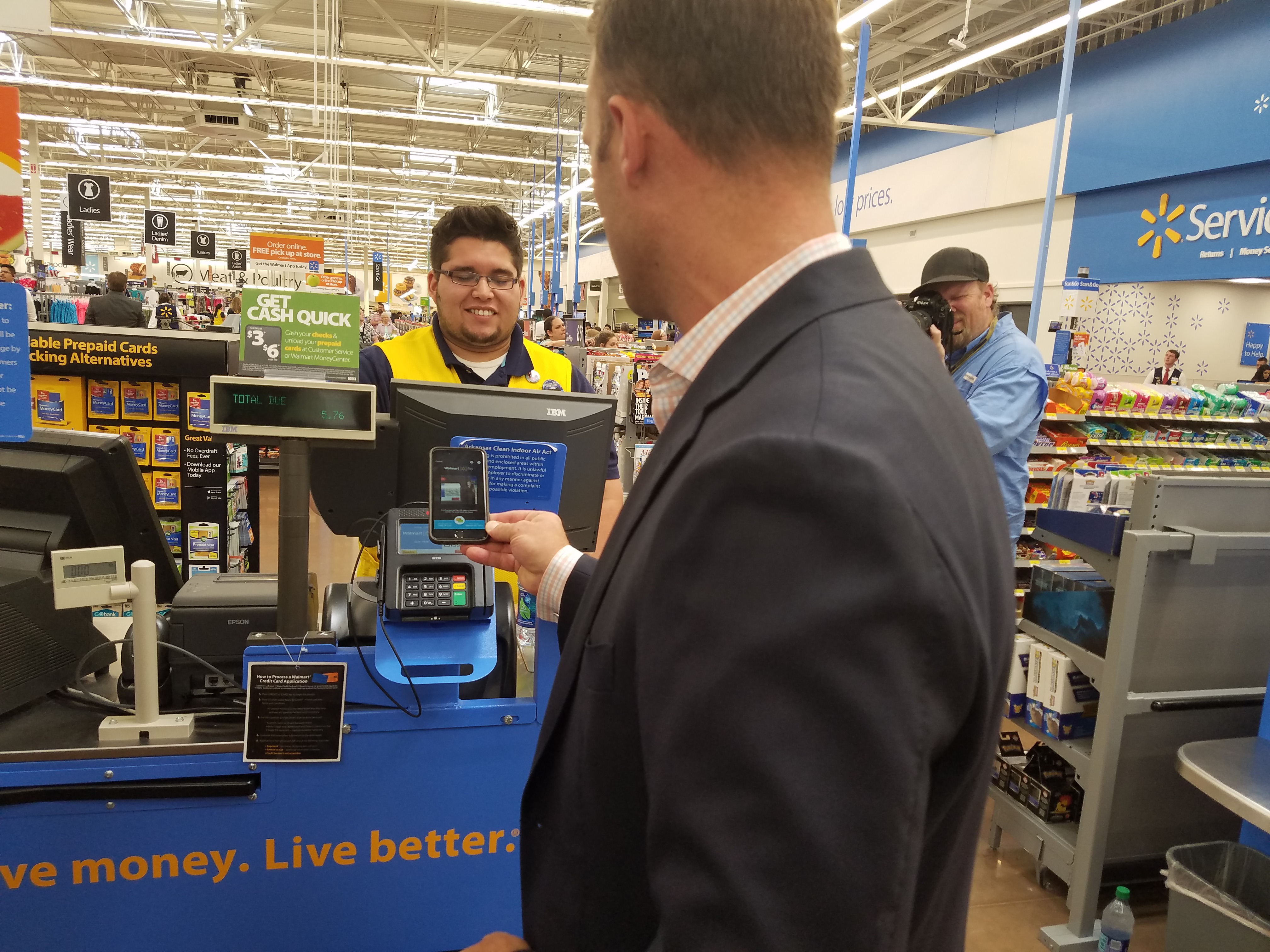Don't Touch: Walmart enables customers to pay, pick up without contact